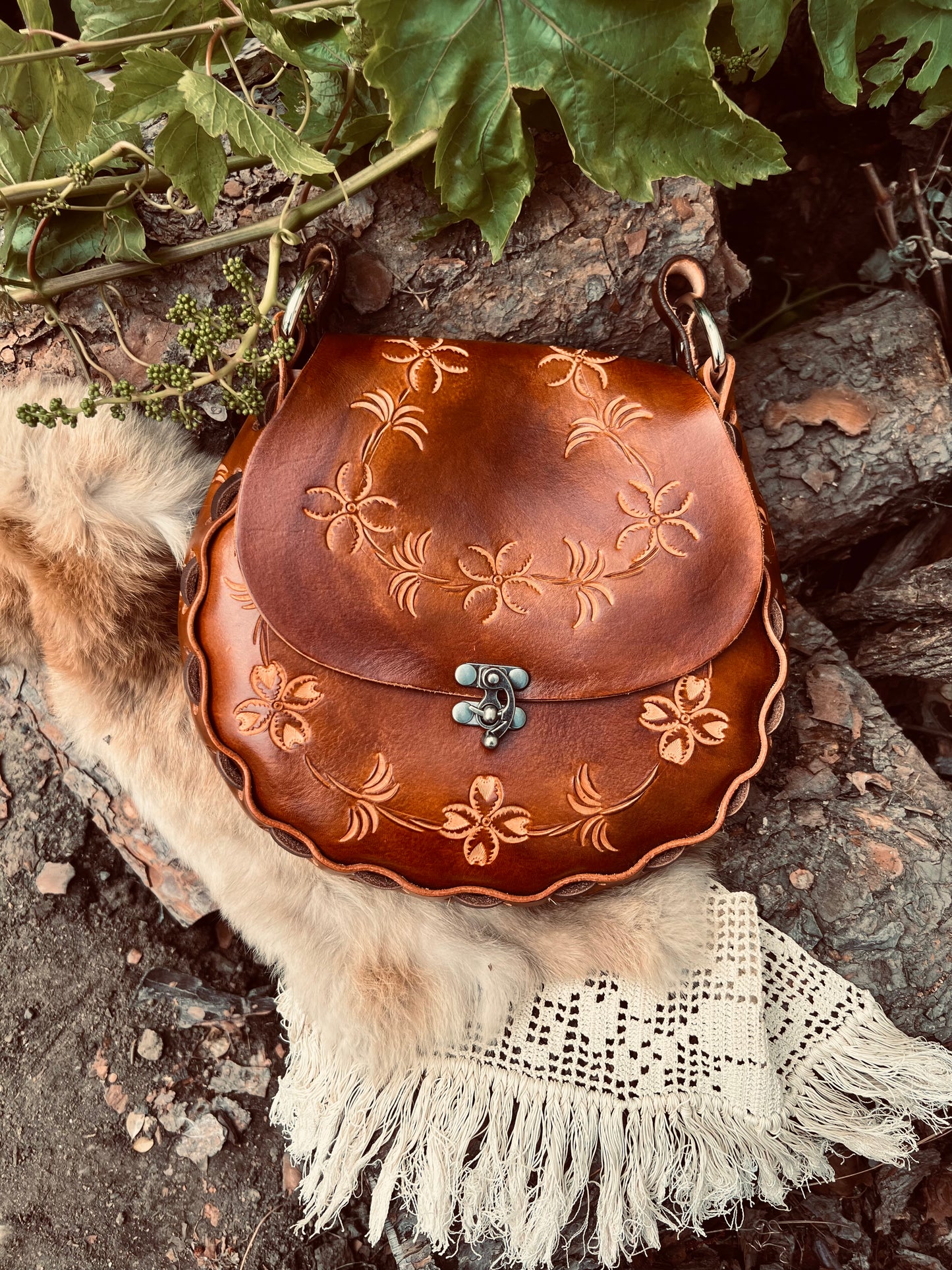 Azar // Vintage Leather Carry