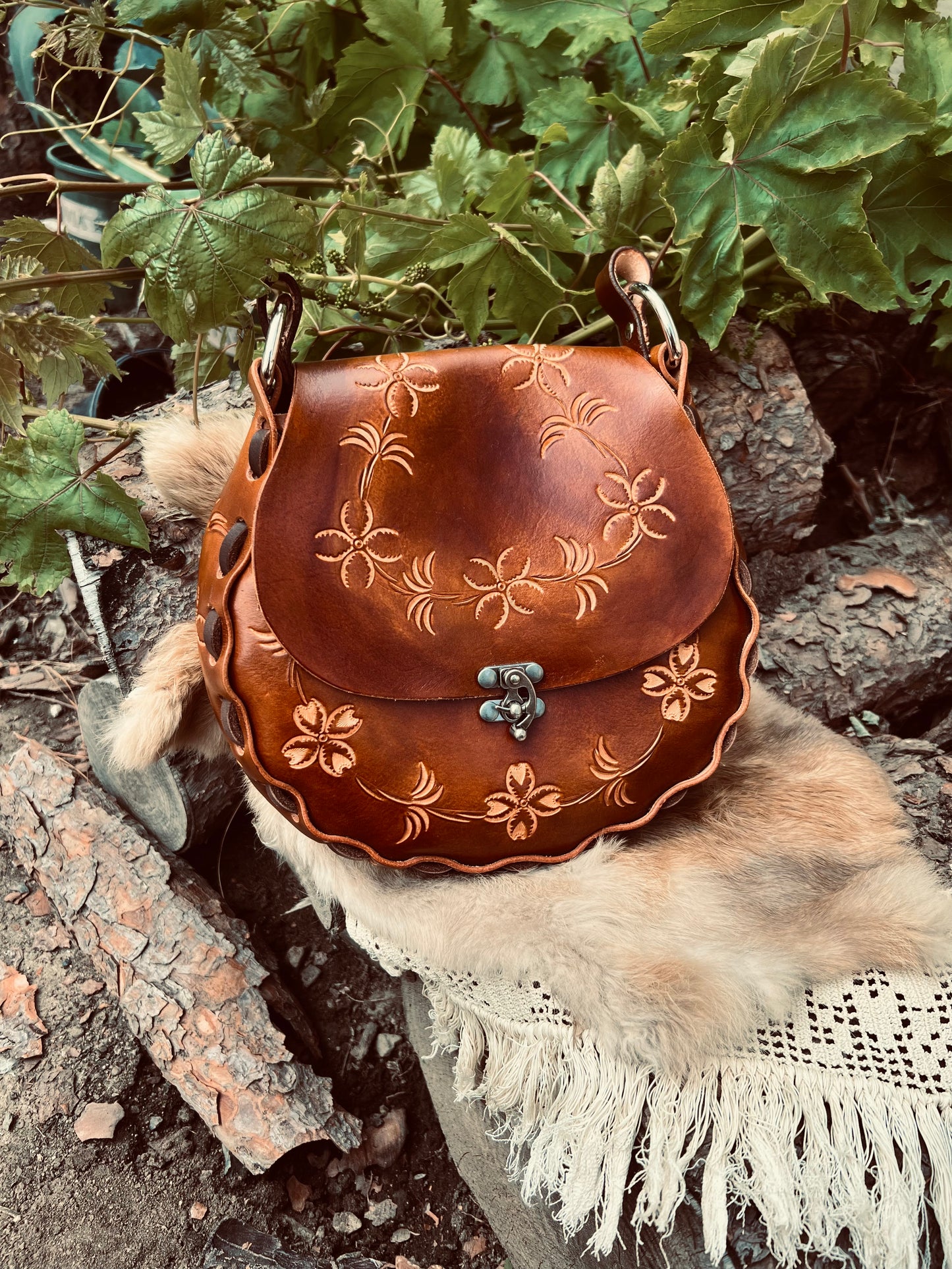 Azar // Vintage Leather Carry